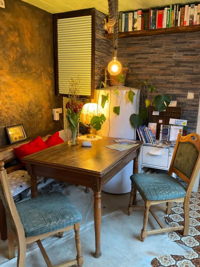Privartzimmer 'Ausfahrt Freihalten' Husum  Bagian luar foto