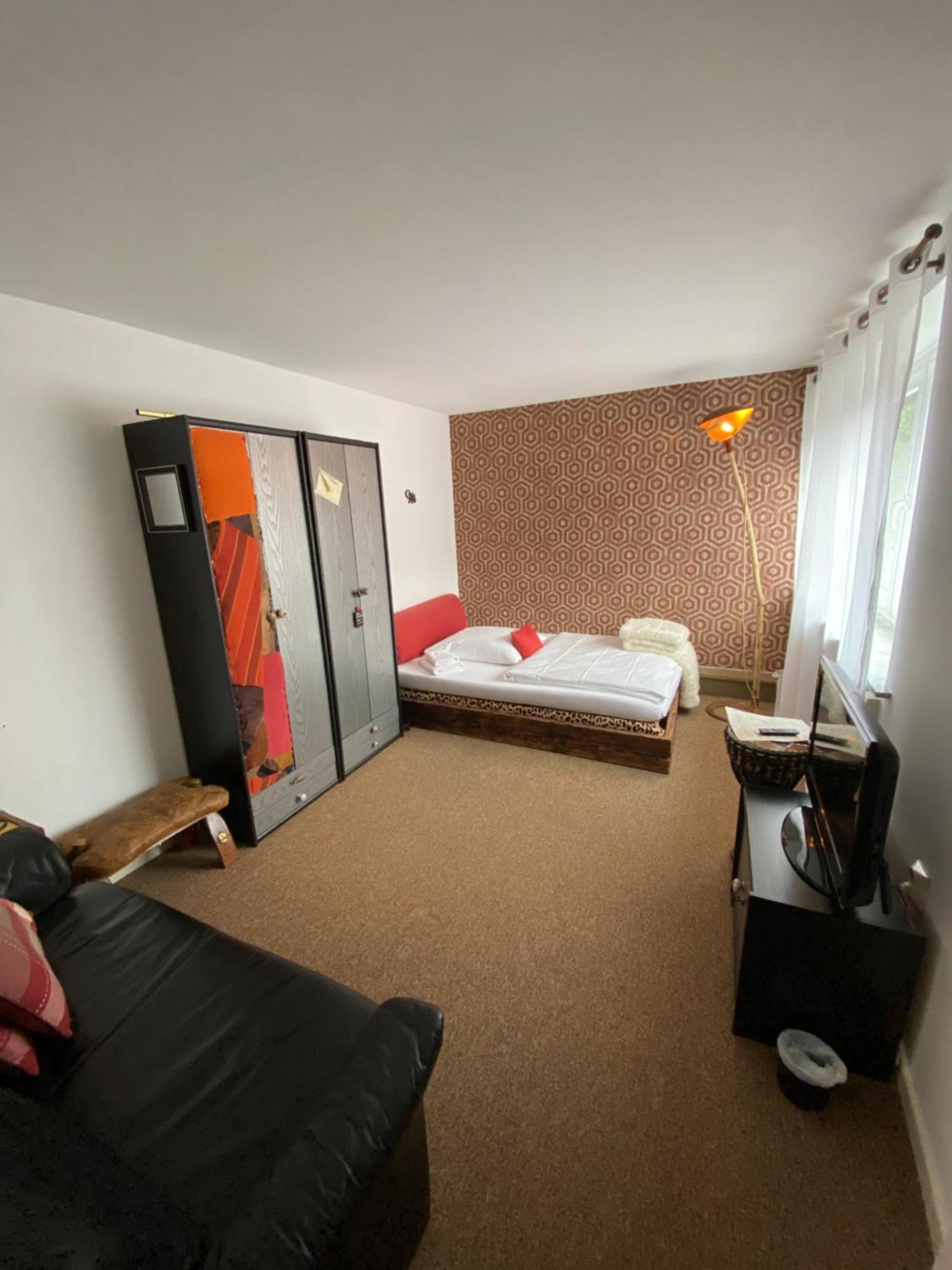 Privartzimmer 'Ausfahrt Freihalten' Husum  Bagian luar foto