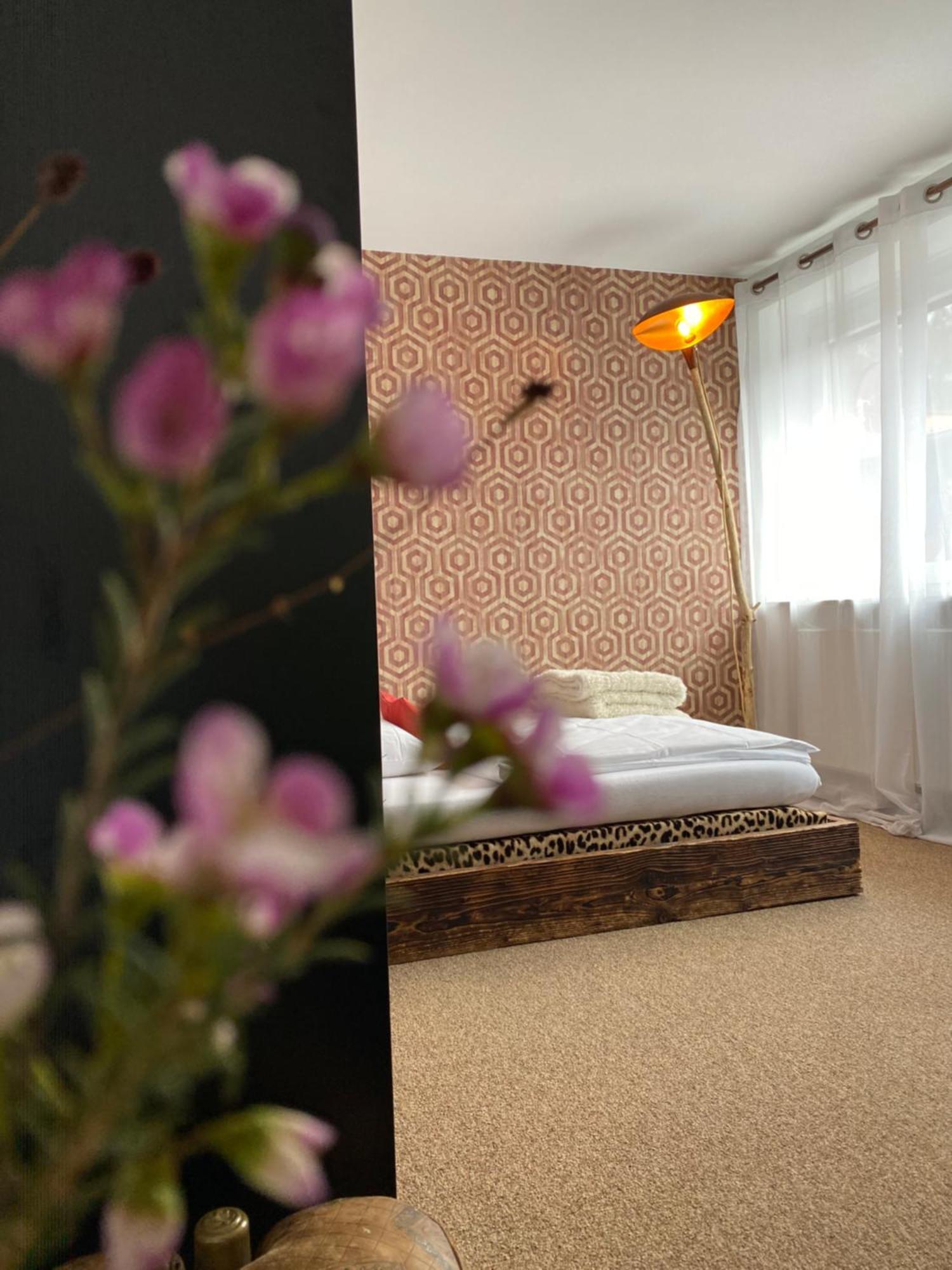 Privartzimmer 'Ausfahrt Freihalten' Husum  Bagian luar foto
