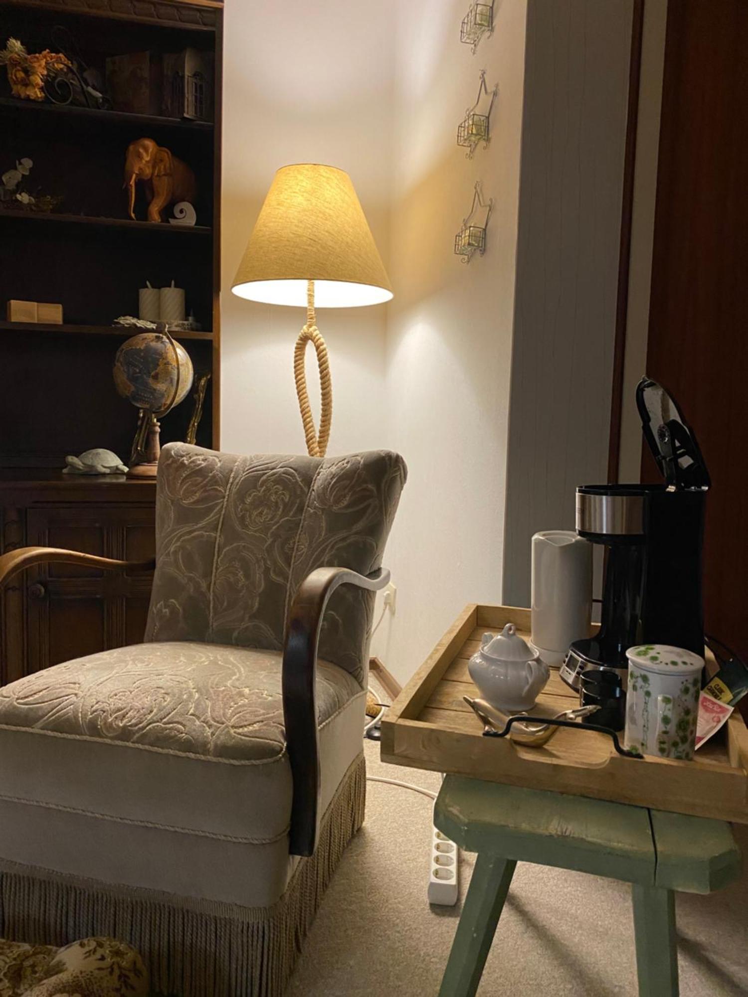 Privartzimmer 'Ausfahrt Freihalten' Husum  Bagian luar foto