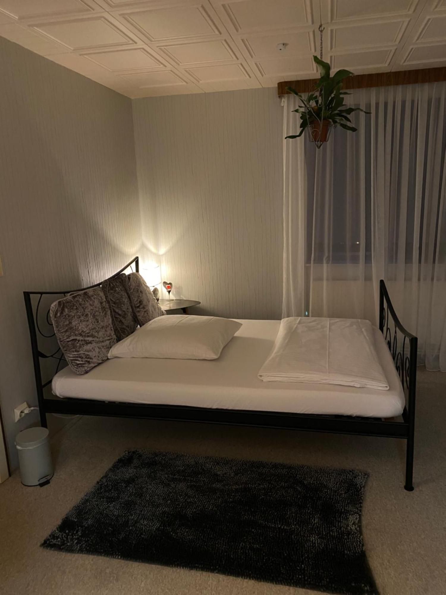 Privartzimmer 'Ausfahrt Freihalten' Husum  Bagian luar foto