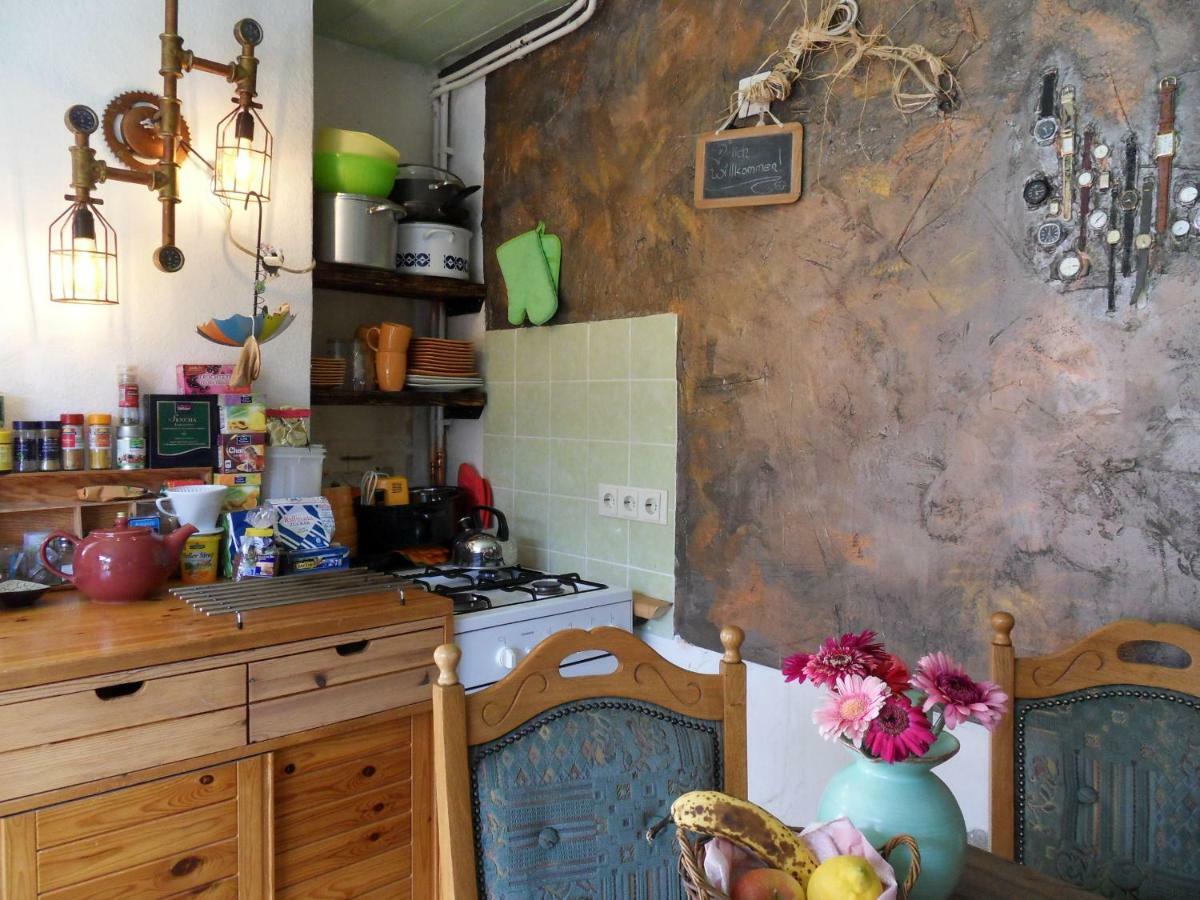 Privartzimmer 'Ausfahrt Freihalten' Husum  Bagian luar foto